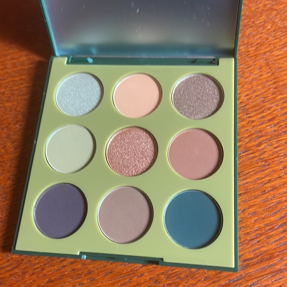 Morphe 9k Khaki Calling Artistry Palette - Picture 2 of 3